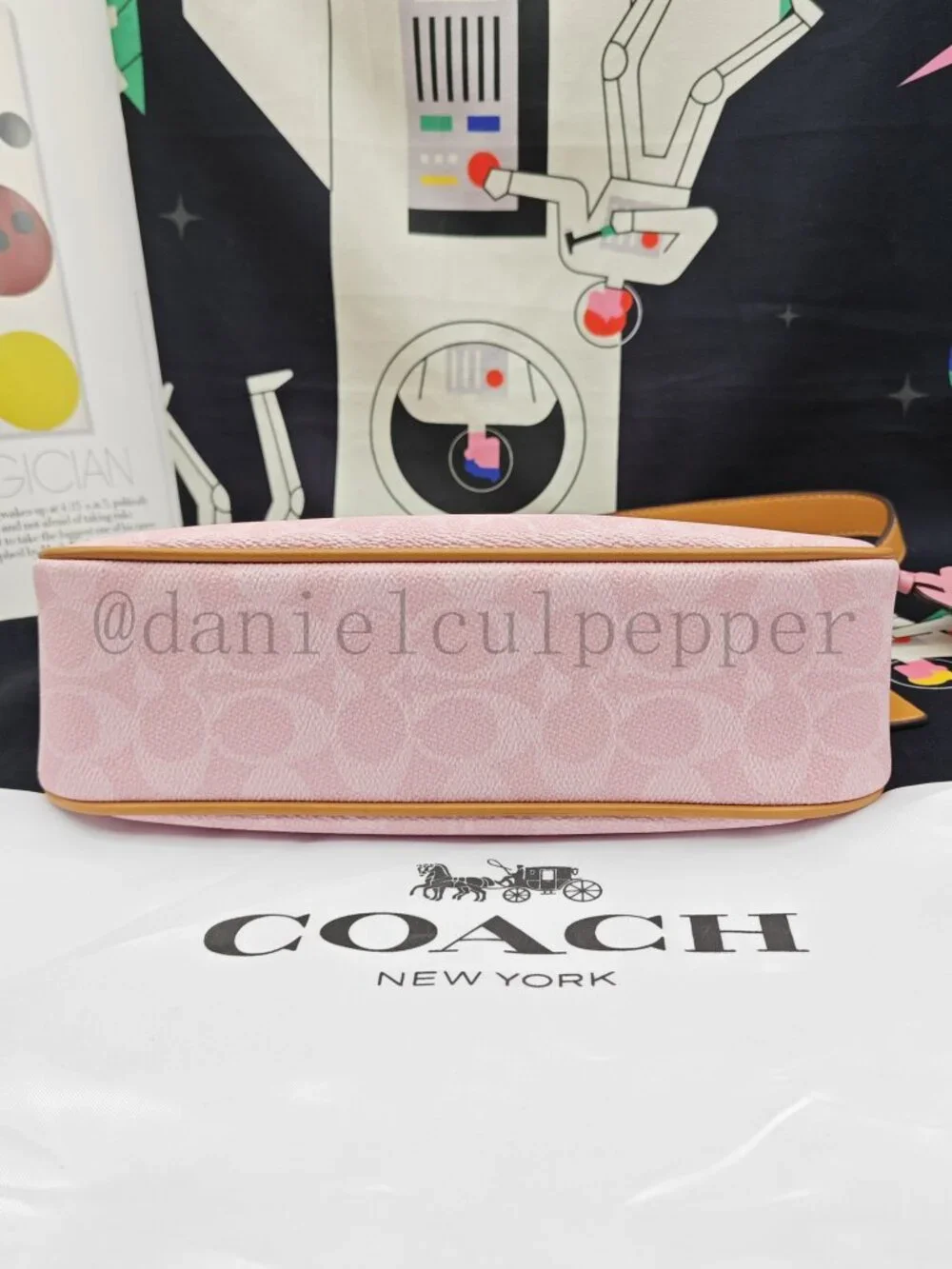 ๐๐Coach Teri Shoulder Bag In Signature Canvas With Charms pink - Picture 8 of 12